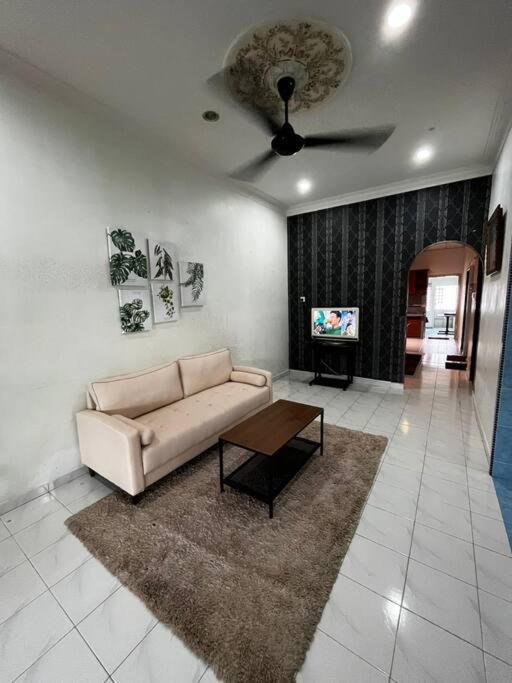 Manjung Modern + Cozy Terrace Home Lumut Eksteriør bilde
