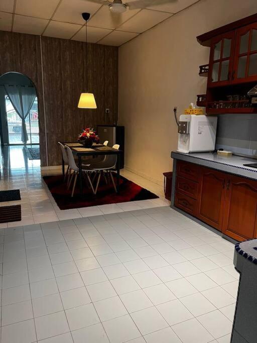 Manjung Modern + Cozy Terrace Home Lumut Eksteriør bilde